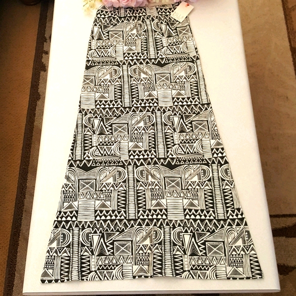 BILLABONG Shout It Black and White Full length skirt. - Picture 2 of 5